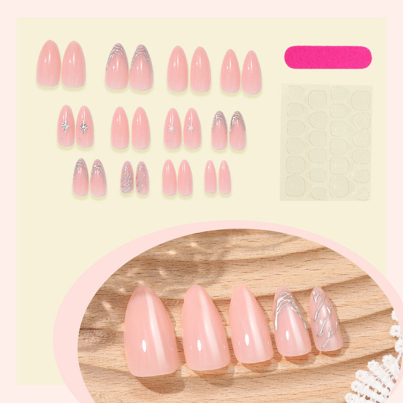 Kreatives Kunstnagelset mit zarten Blüten- und Glitzerakzenten Karnz