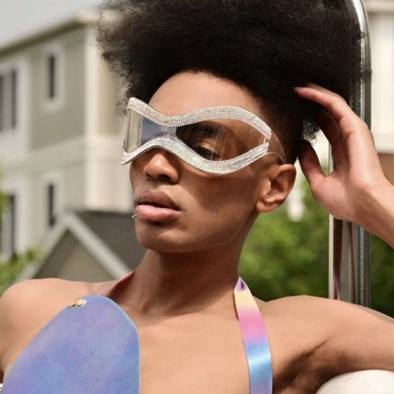 Damen glamouröse Sonnenbrille mit strassbesetztem Rahmen Karnz