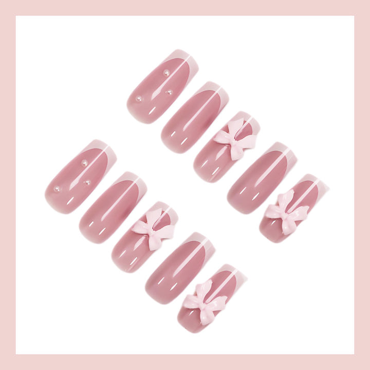 Kunstnagelset mit verspielten Schleifendesigns und eleganten Akzenten Karnz