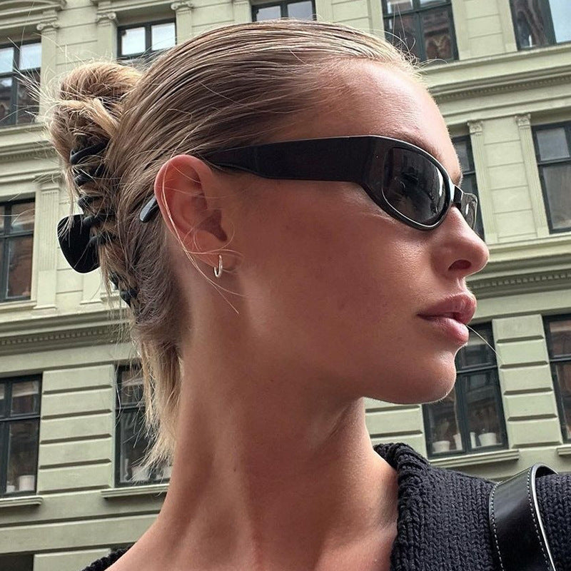 Damen sportliche Sonnenbrille mit breitem Rahmen und UV-Schutz Karnz