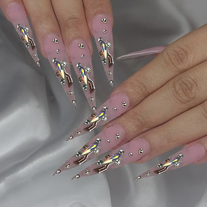 Glamouröses Kunstnageldesign Karnz