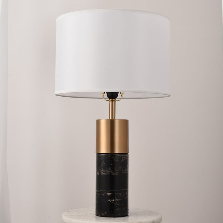 Schlanke moderne minimalistische Tischlampe