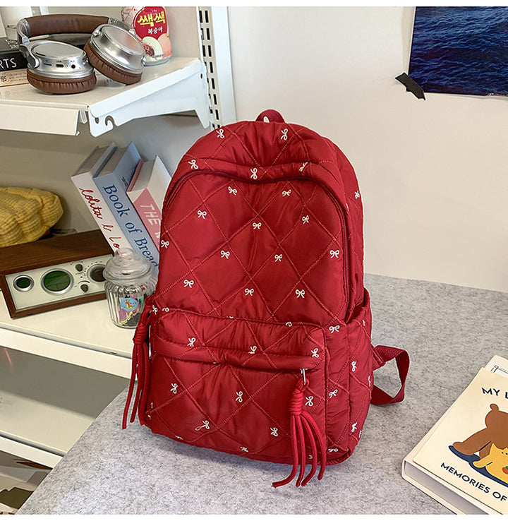 Gepolsterter Rucksack mit dekorativen Quasten