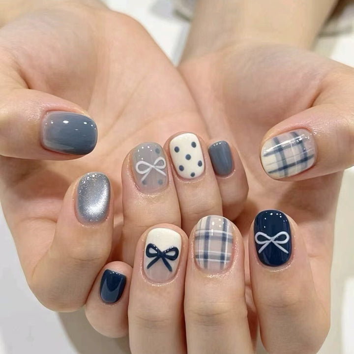 Dekorativer Nagelkunst-Set Karnz
