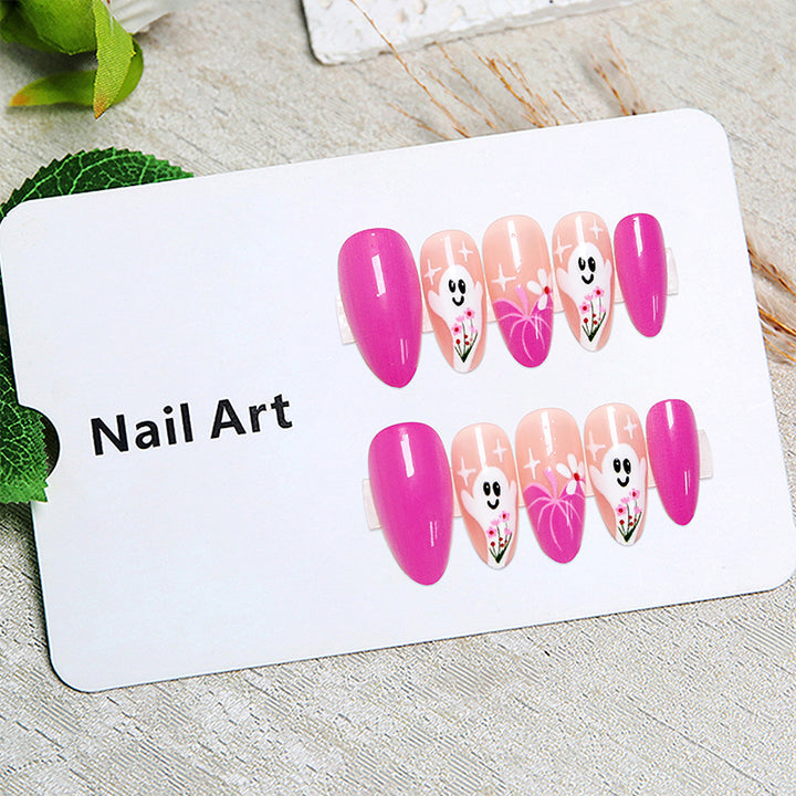 Kreative Nagelspitzen mit Geisterdesign und Blütenmotiven Karnz