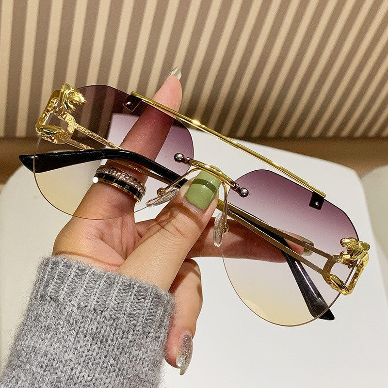 Damen Designer Sonnenbrille mit einzigartigem tierischen Akzent Karnz
