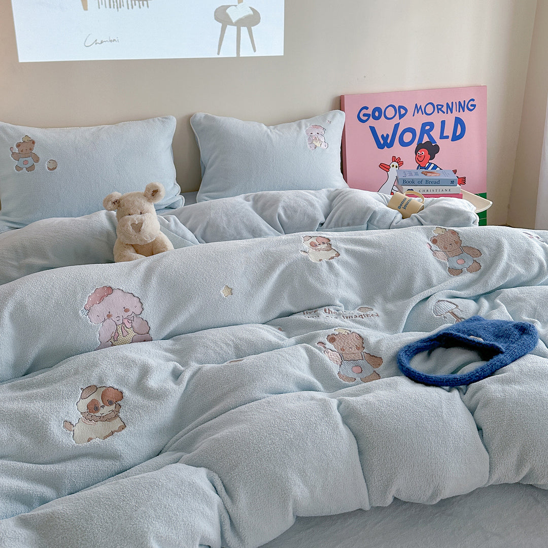 Kinder-Bettwäschegarnitur aus weichem Baumwoll-Fleece mit gestickten Teddybär-Motiven