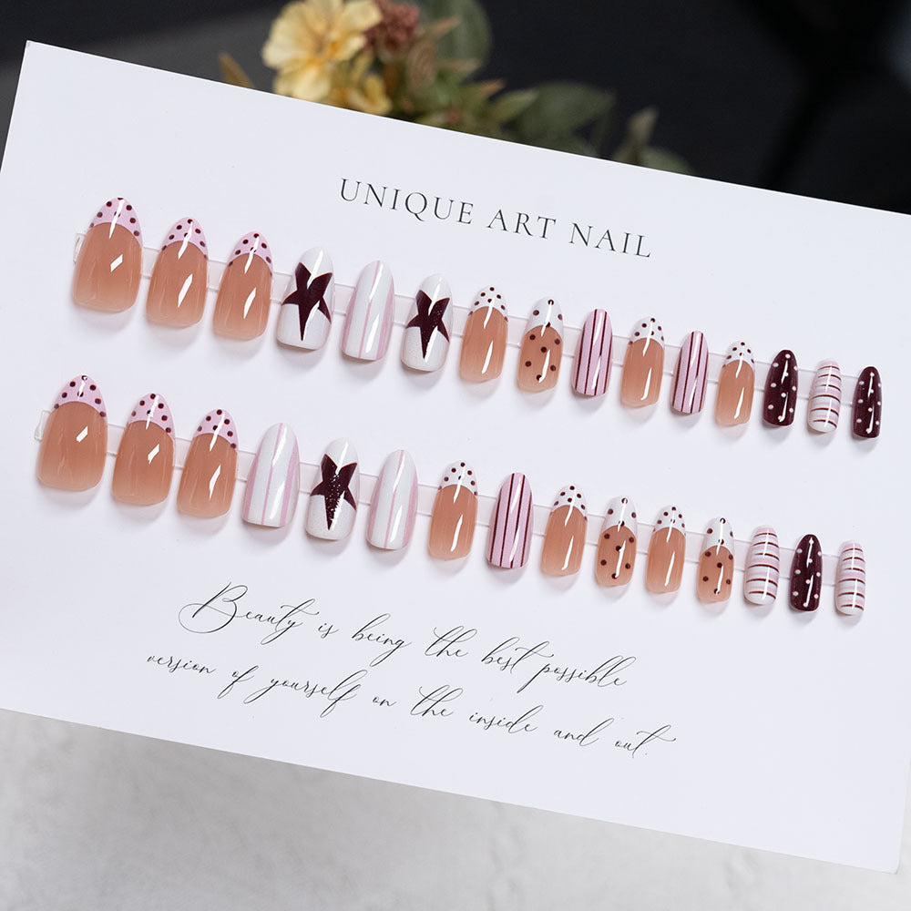 Künstlerisches Press-On-Nagel-Set mit Stern- und abstrakten Designs
