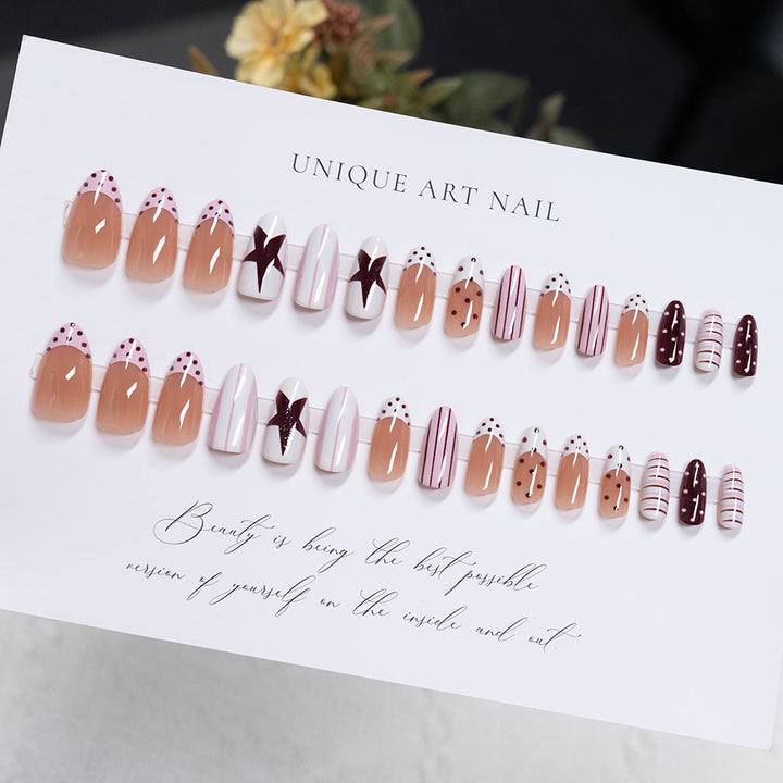 Künstlerisches Press-On-Nagel-Set mit Stern- und abstrakten Designs