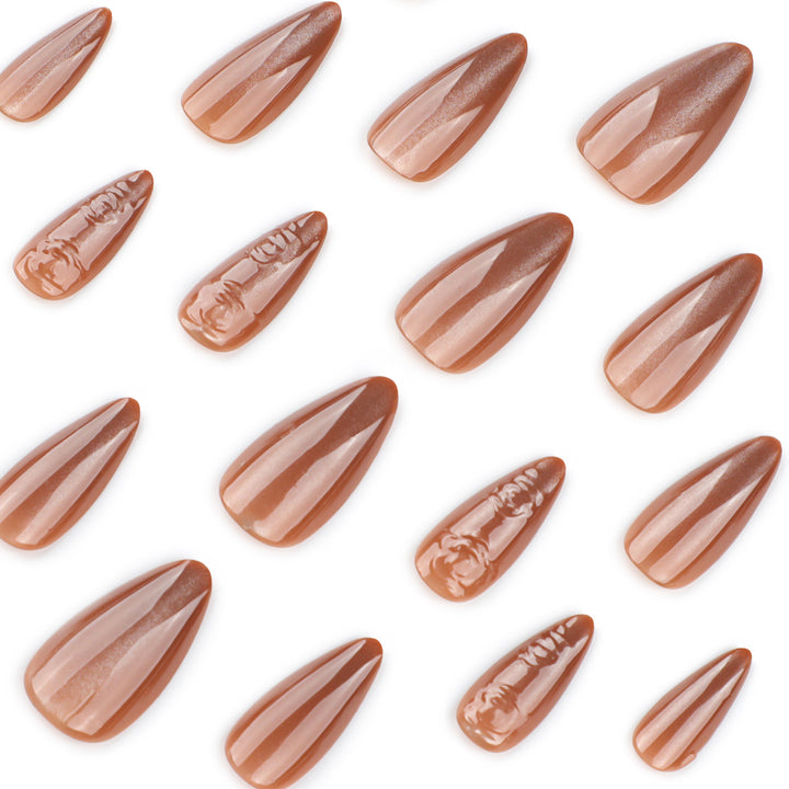 Kunstvolle Rosen-Nagelkunst mit Glanz Karnz