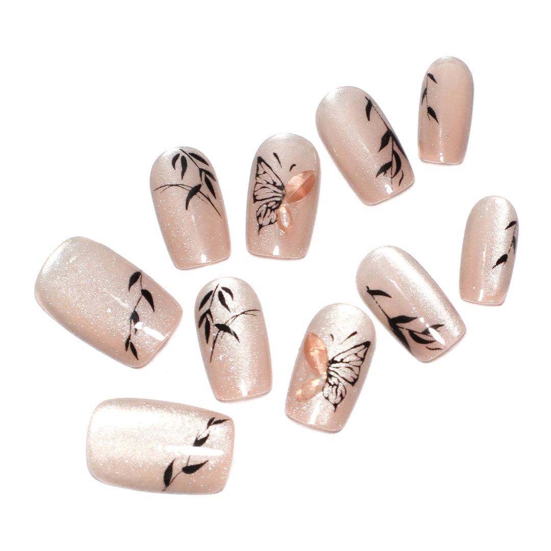 Künstliche Nagelverlängerungen mit floralem Butterfly-Design Karnz