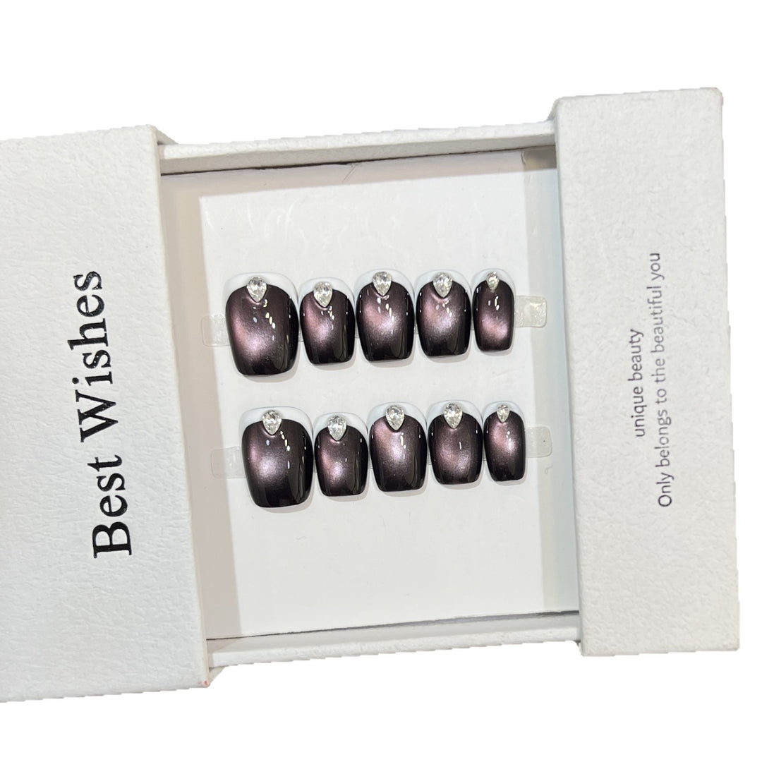Glamouröse Matte Press-On Nägel Set mit Strass-Akzenten