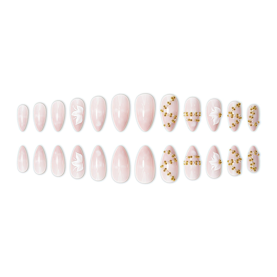 Elegante Blumennagelverbesserungen Karnz