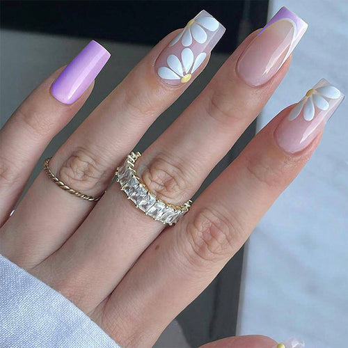 Elegante Kunstnägel mit Blüten-Design Karnz