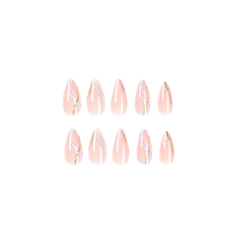 Kunstvolle Nagelverlängerungen mit glamourösem Gold-Design Karnz