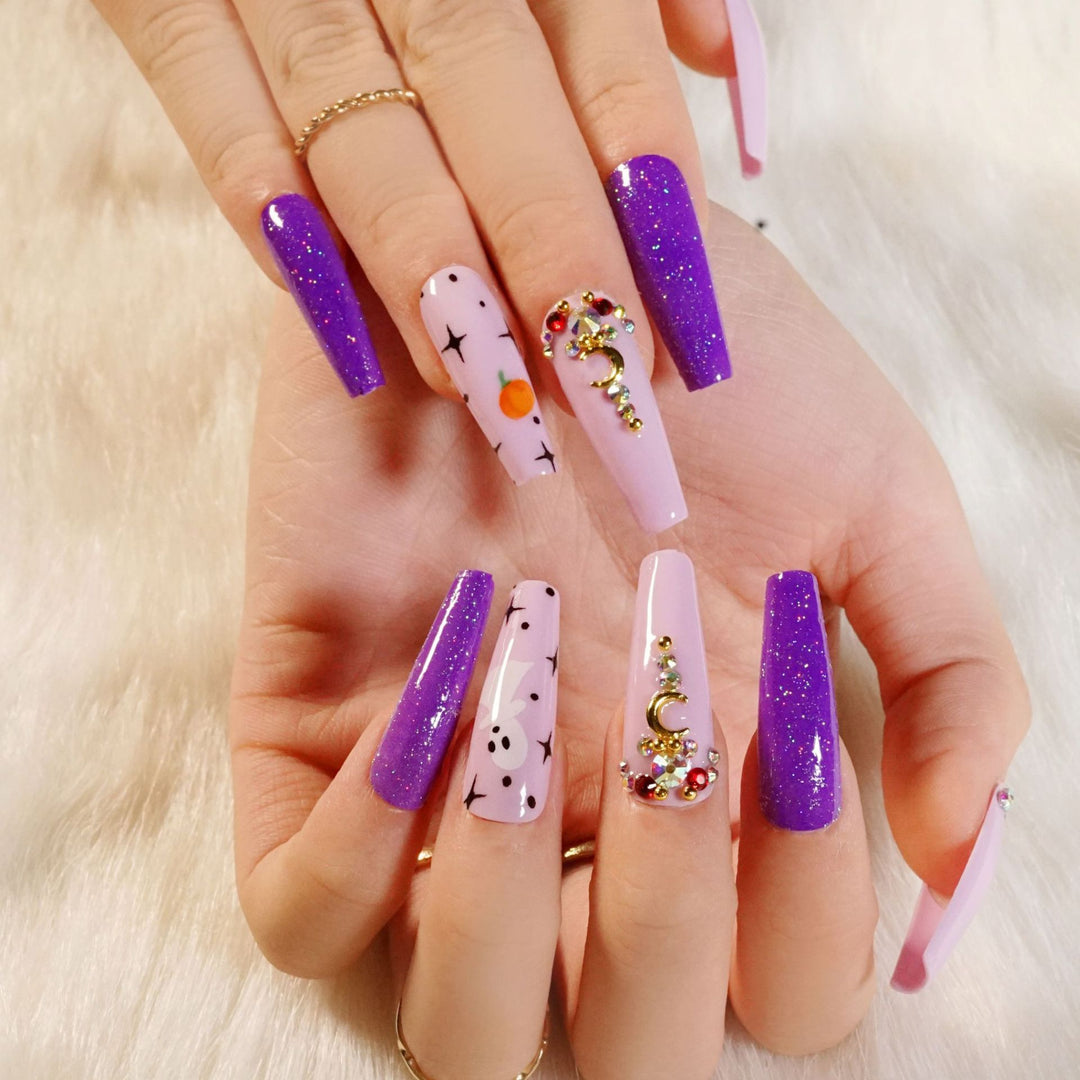 Kunstvolle Nagelverlängerungen mit kreativen Augen-Design Karnz