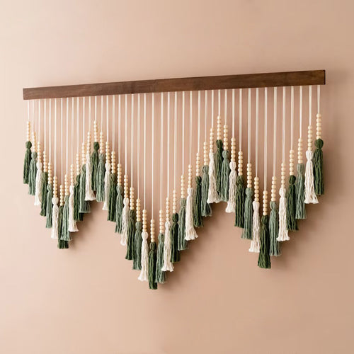 Künstlerisches Makramee-Wandbehang mit Farbverlaufs und eleganten Quasten