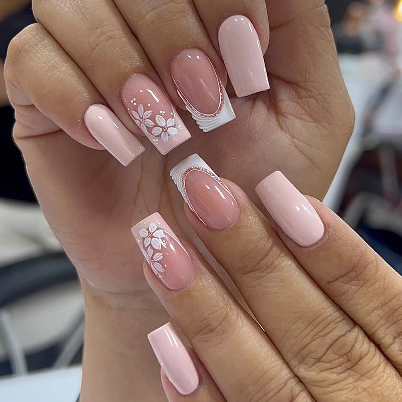 Dekoratives Press-On Nagelkunstset mit floralen Designs Karnz
