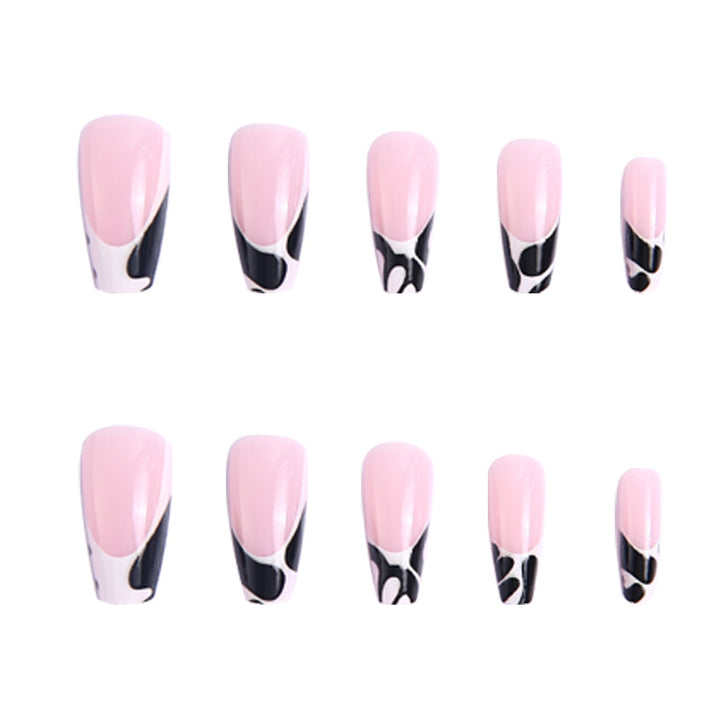 Exklusive Kunstnägel mit eleganten Schwarz-Weiß-Mustern Karnz