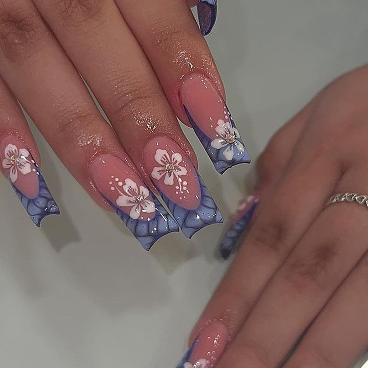 Dekoratives Floral Press-On Nagelkunstset mit 3D-Blumenakzenten Karnz