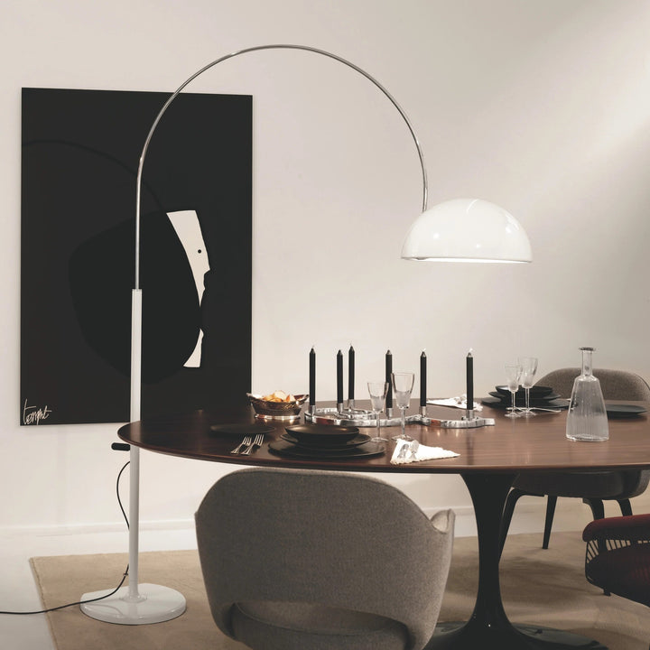 Arc Stehlampe mit verstellbarer Höhe und elegantem Schirm