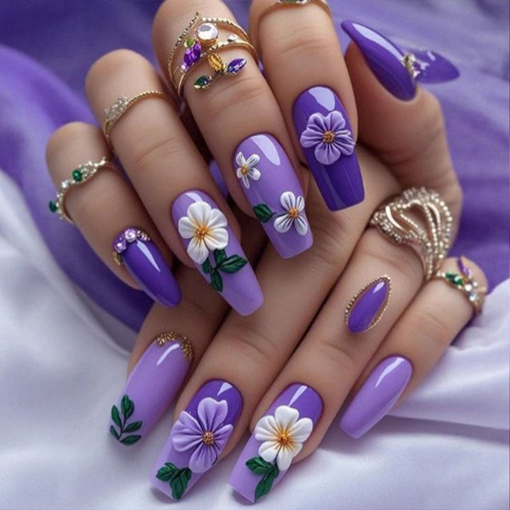 Kunstnägel mit Floralen Verzierungen Karnz