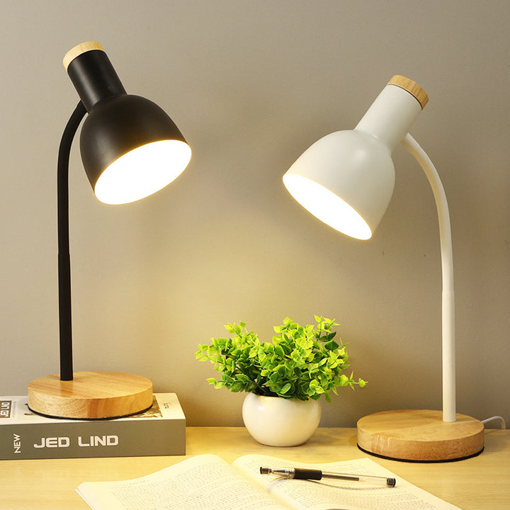 Moderne Schreibtischlampe mit verstellbarem Arm