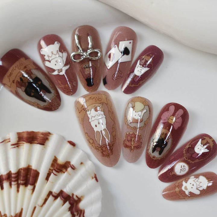 Künstlerische Nagelkunst Karnz