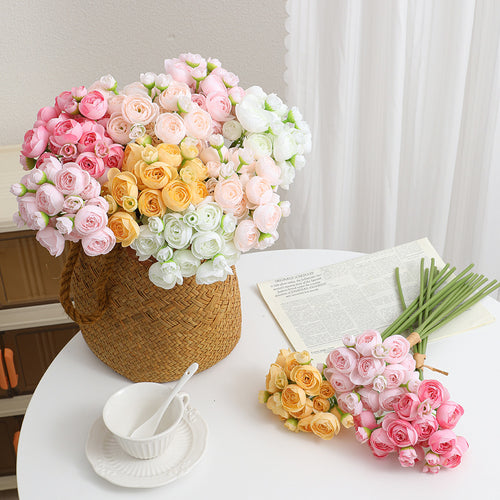 Dekorativer Kunststrauß mit eleganten Rosen Karnz