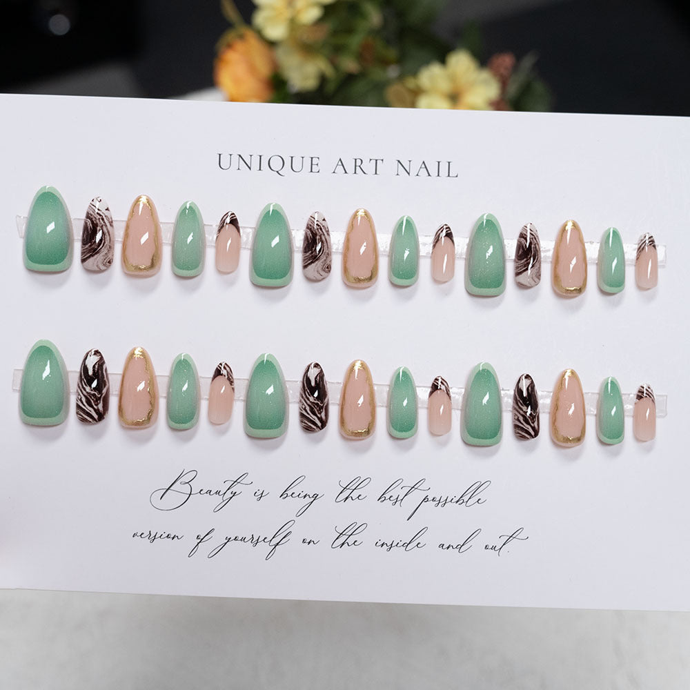 Künstlerische Lange-Stiletto-Nagelverlängerungen