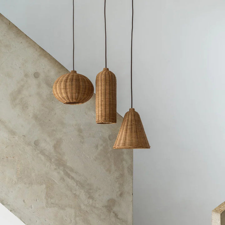 Handgefertigte Pendelleuchte aus geflochtenem Rattan Karnz