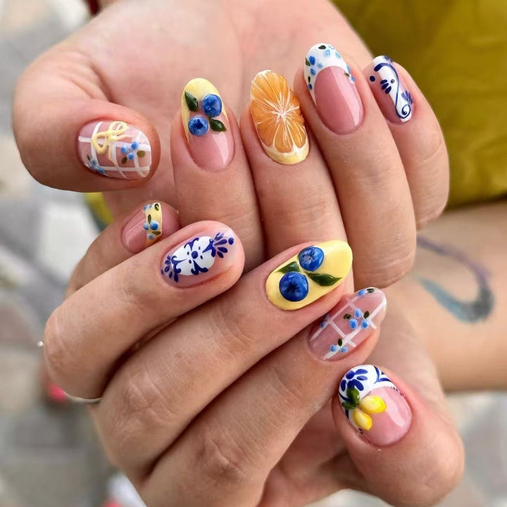 Kunstnagelset mit eleganten Obst- und Blumenmustern Karnz