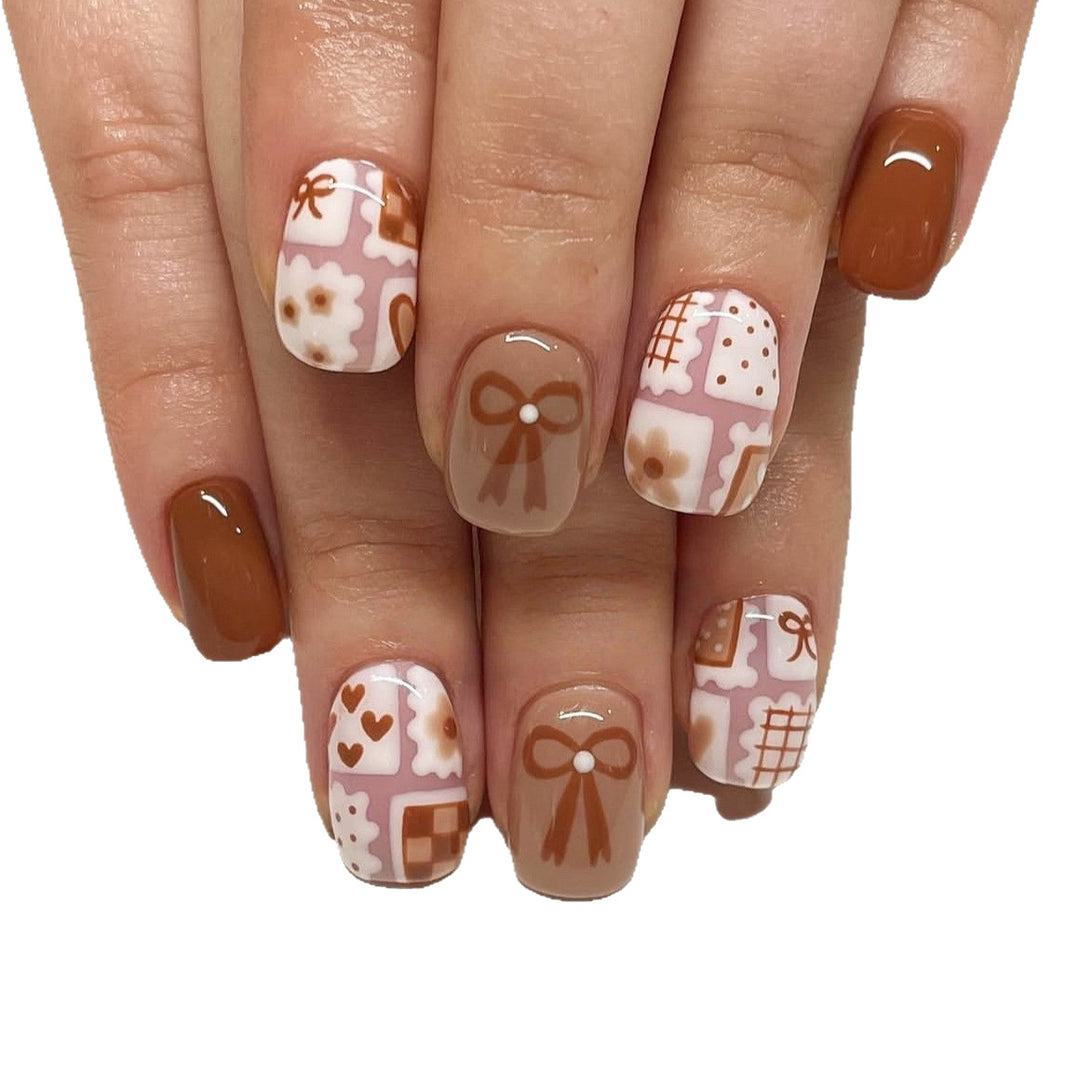 Dekoratives Press-On Nagelkunst-Set Karnz