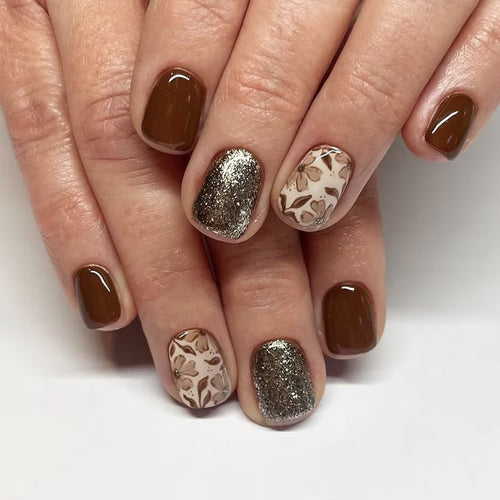 Künstlerisches, von Blumen inspiriertes Press-On Nagelset Karnz
