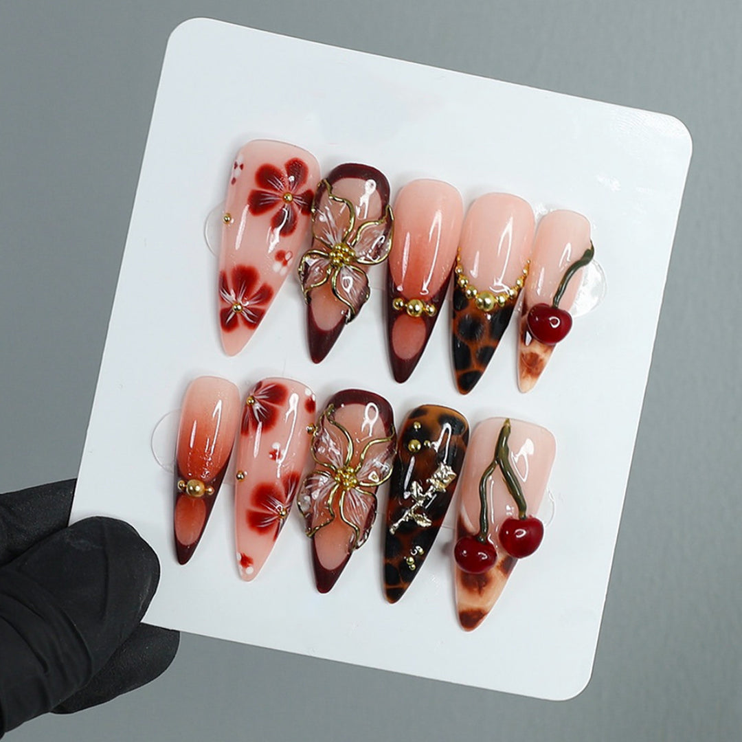 Künstlerisches dekoratives Press-On Nagelset Karnz