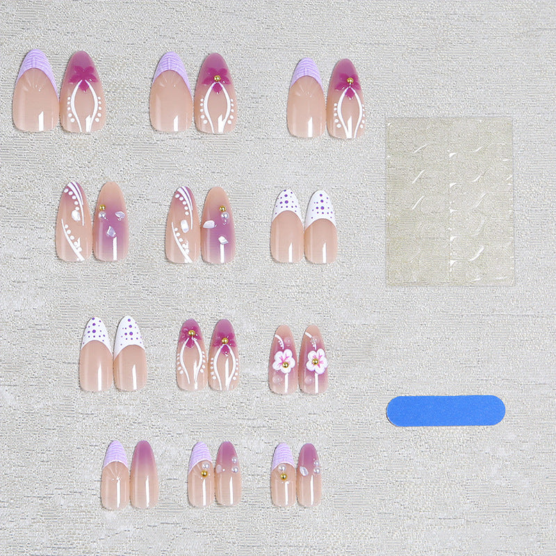 Kunstnagelset mit ekso-tischen Floral- und Glitzerakzenten Karnz
