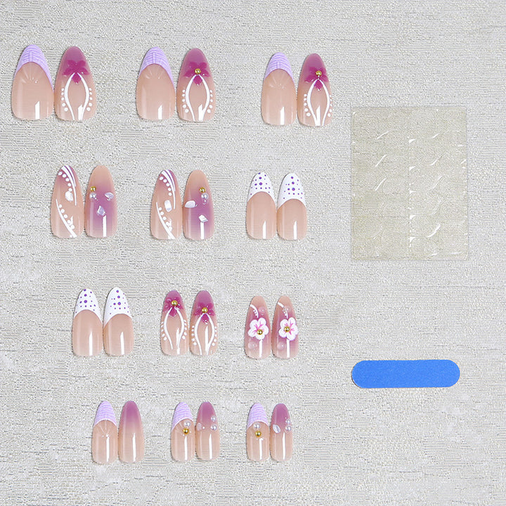 Kunstnagelset mit ekso-tischen Floral- und Glitzerakzenten Karnz