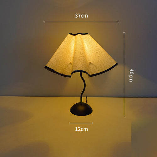 Klassische Stoffschirm Tischlampe