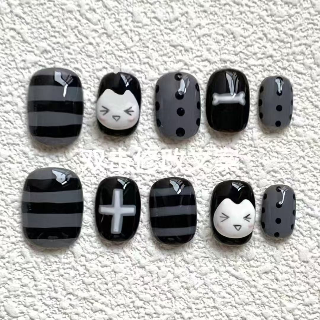 Künstlerisches Herzmuster Nagelkunstverlängerungen Karnz