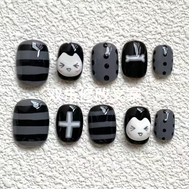 Künstlerisches Herzmuster Nagelkunstverlängerungen Karnz