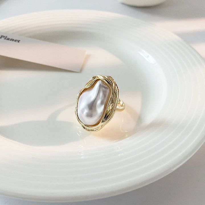 Eleganter Perlring mit Einzigartigem Design Von Karnz