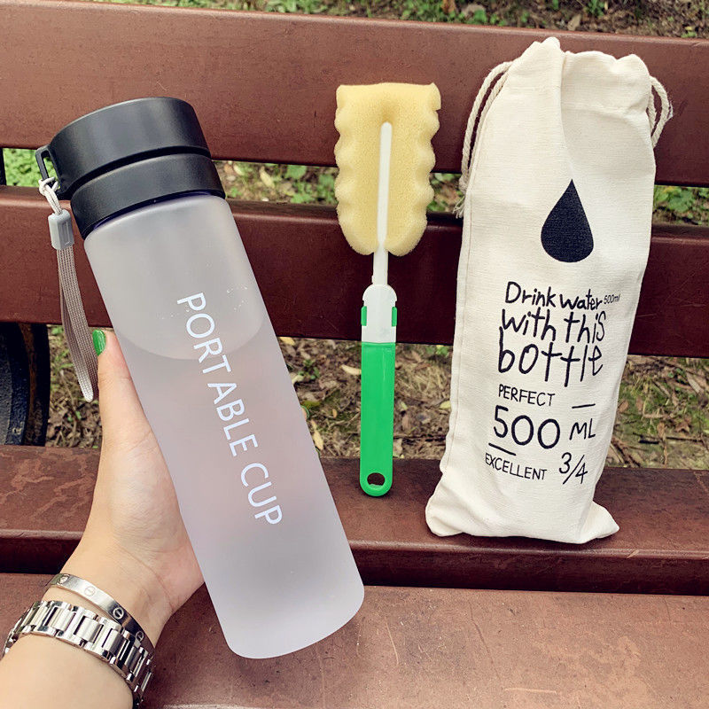 Damen tragbare Wasserflasche mit praktischem Reinigungssystem Karnz