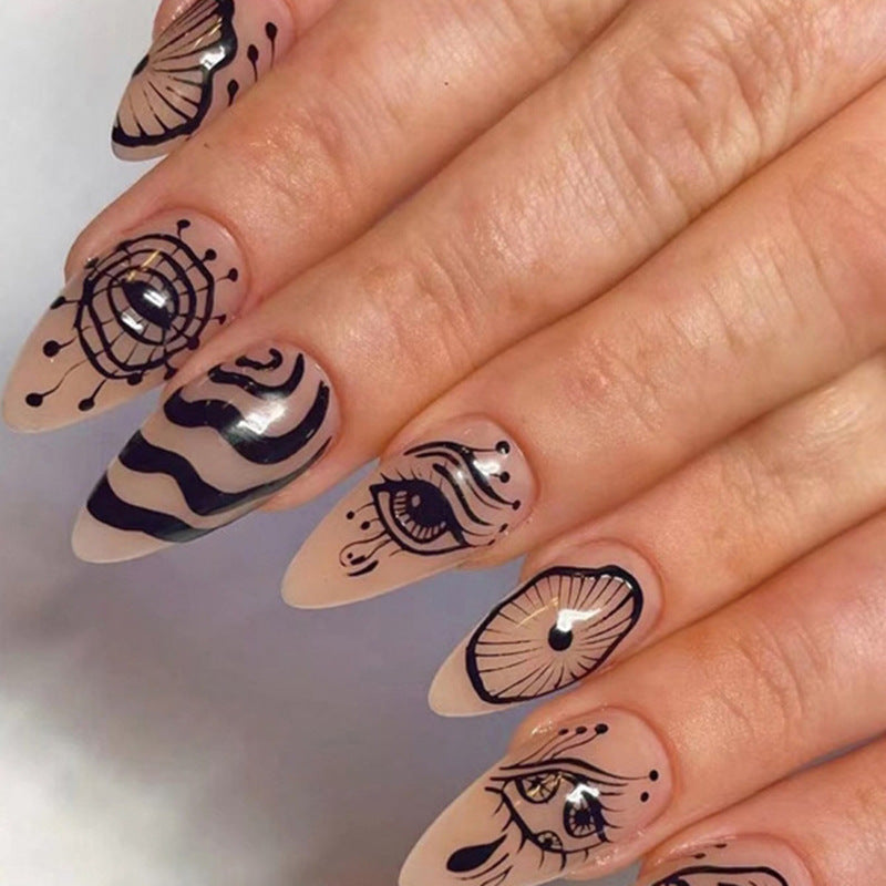 Kunstvolle Nagelstylings Karnz