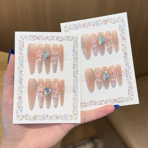 Künstliche Kunstnägel mit Floralen Verzierungen und Glitzerdetails Karnz