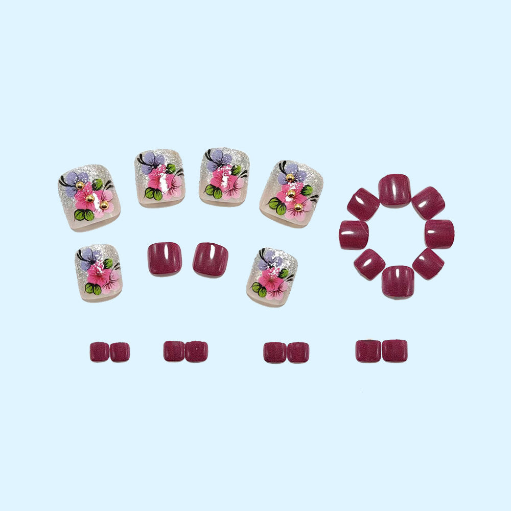 Kunstnägel mit floralen Motiven und Glitzer-Akzenten Karnz