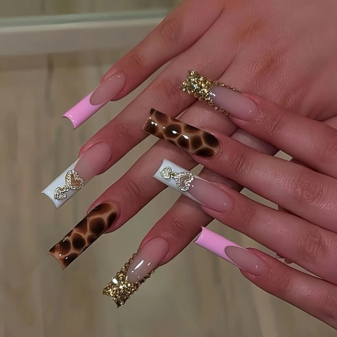Dekorative Nagelkunst Karnz