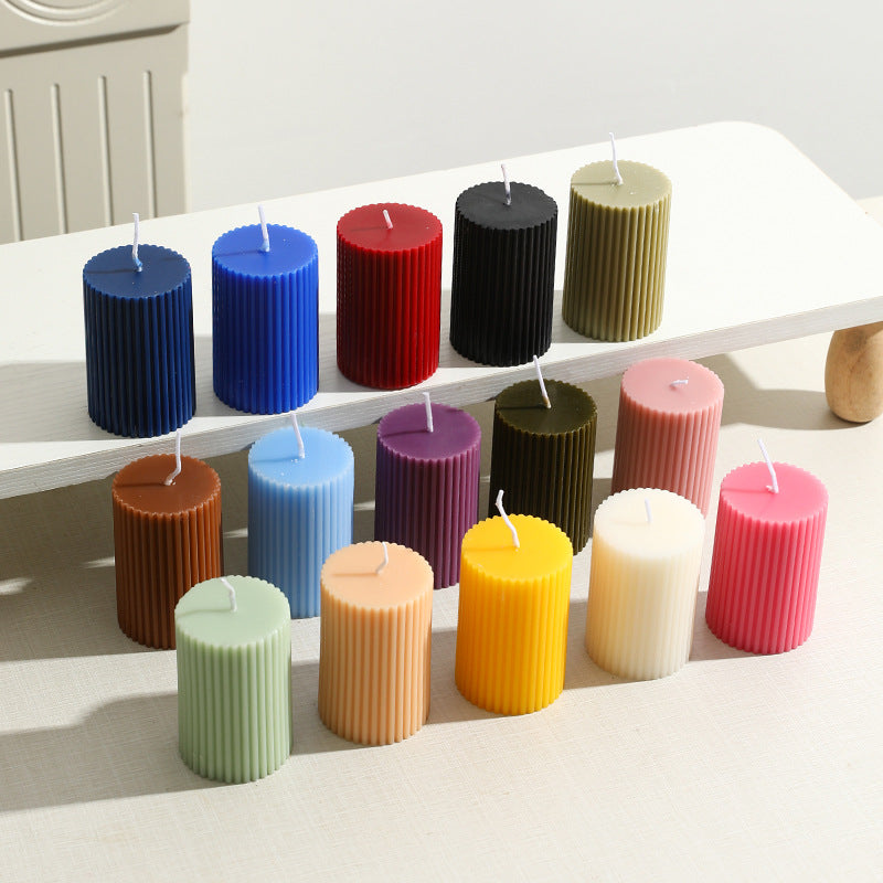Ribbed Säulenpfeilerkerze mit Glasständerhalter