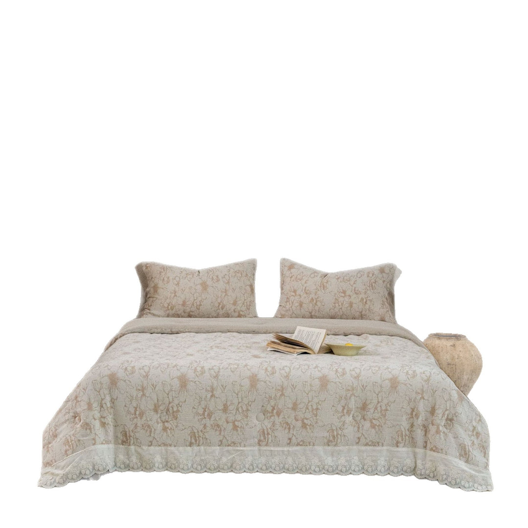 Gestepptes Tagesdecke- und Kissenbezug-Set aus Baumwoll-Leinen mit floraler Jacquardstruktur und Spitzenkante