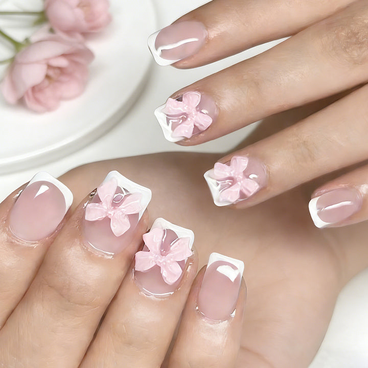 Blumenverzierte Press-On Nagelkunst Karnz