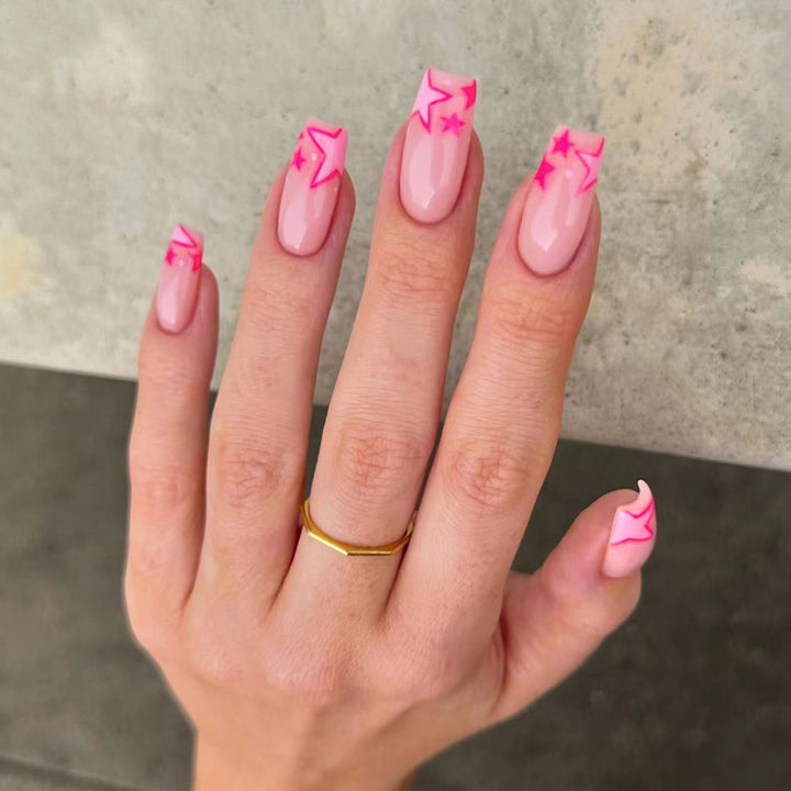 Kunstvolle Nagelkunst mit neonfarbenen Sternen Karnz